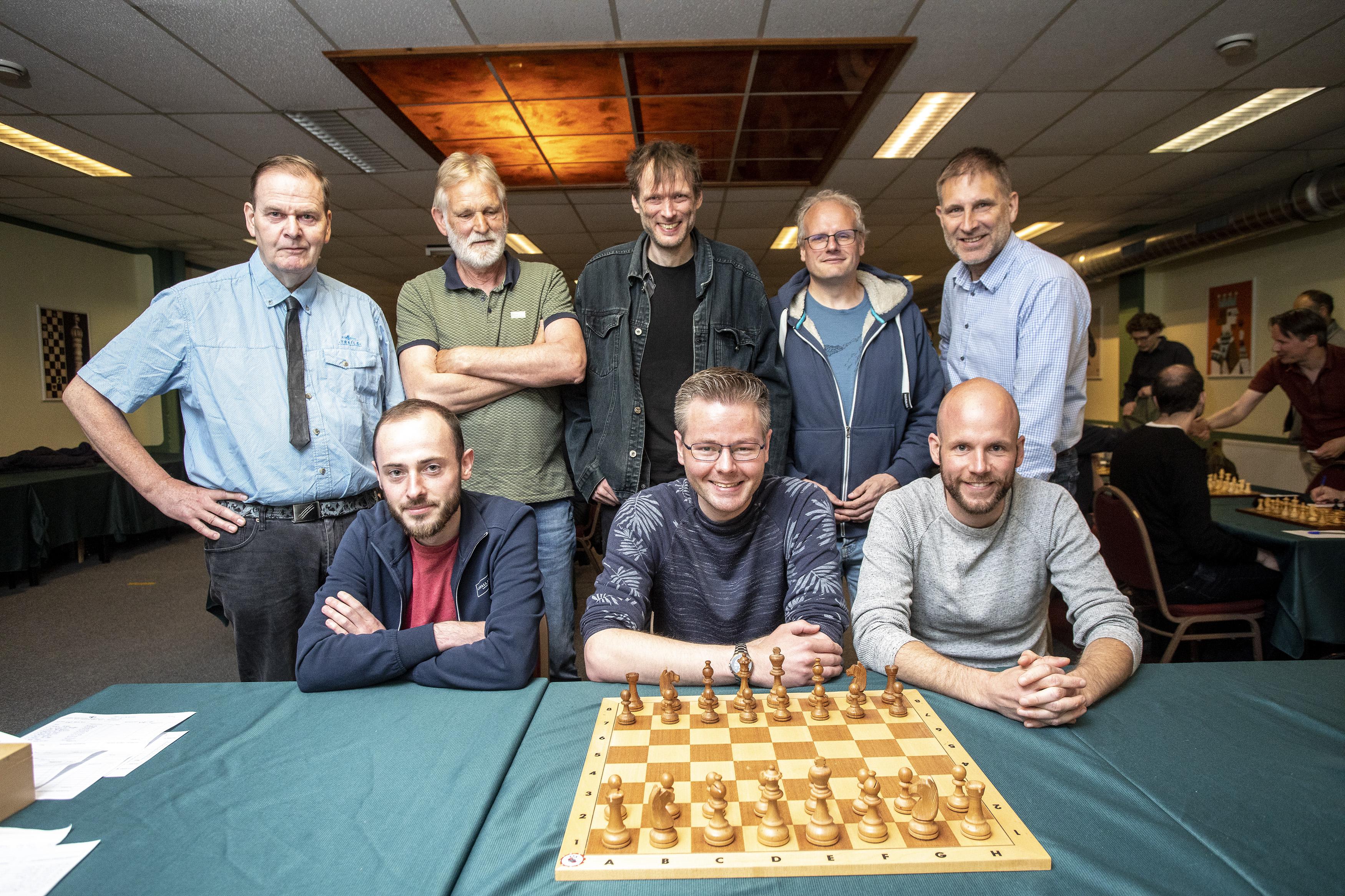Titel met wrange smaak: SC Aartswoud profiteert van nivellering in de schaaksport en keert terug in 
